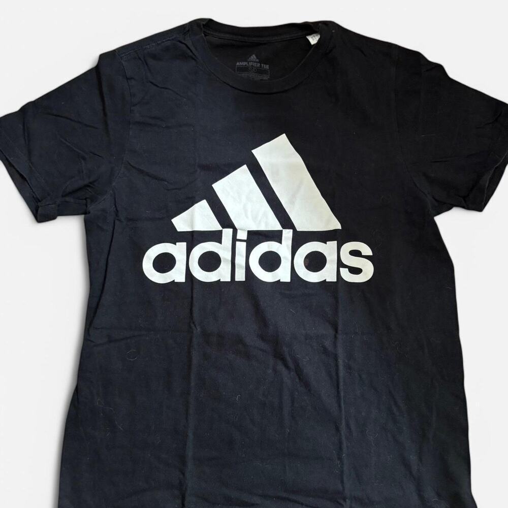 Black adidas logo t shirt